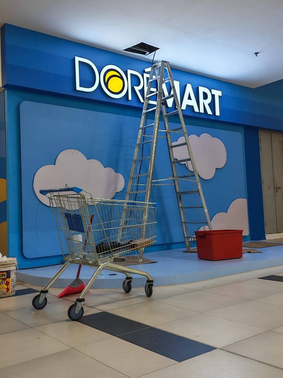 Dori Mart illuminated retail store sign