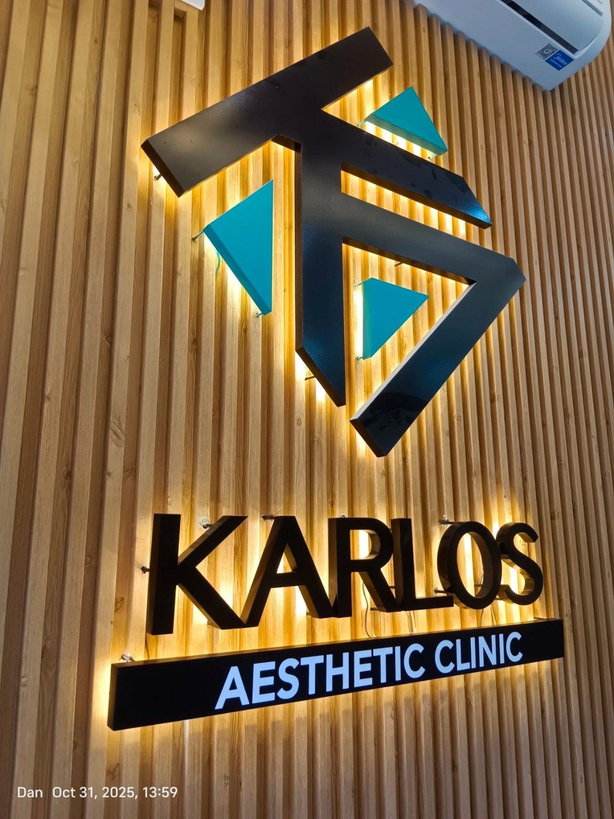Karlos Aesthetic Clinic illuminated wall sign