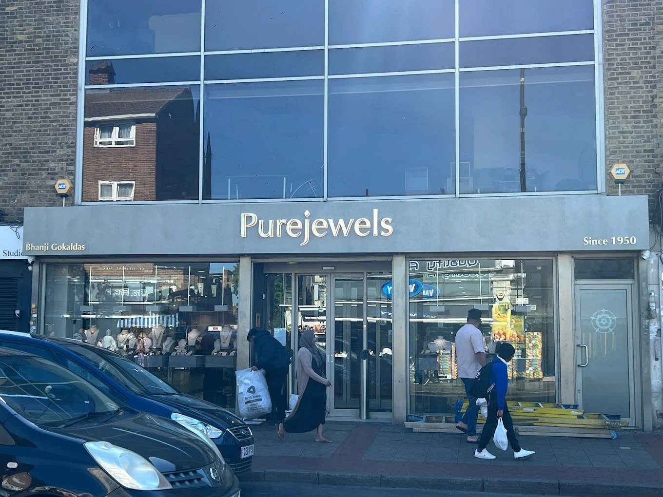 PureJewels jewellery shop front signage